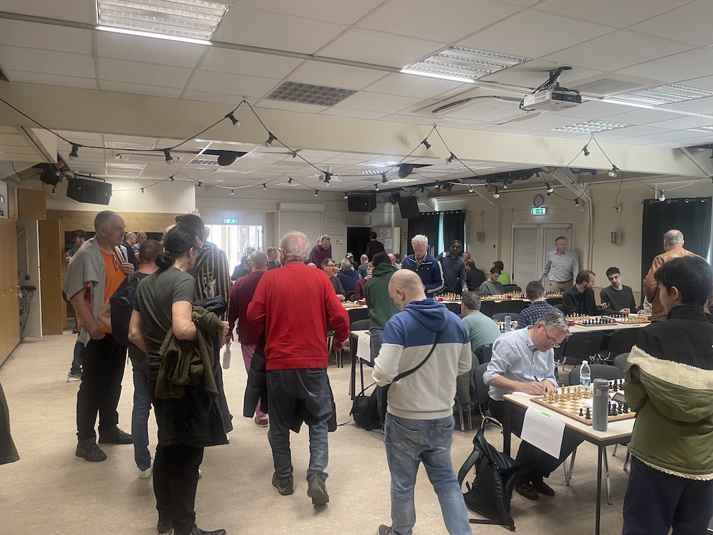 Drie Philidor teams spelen bij de BSO aan het Bilderdijkplein in Amsteram-West.