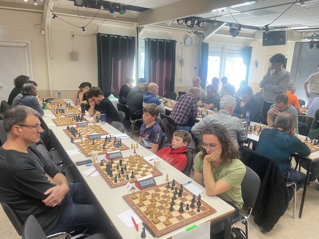De nieuwe koploper in de klasse 6G: Philidor 5 (rechterkant van de voorste rij) in actie.